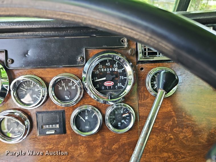 image for item DO2697 1996 Peterbilt 357  semi truck