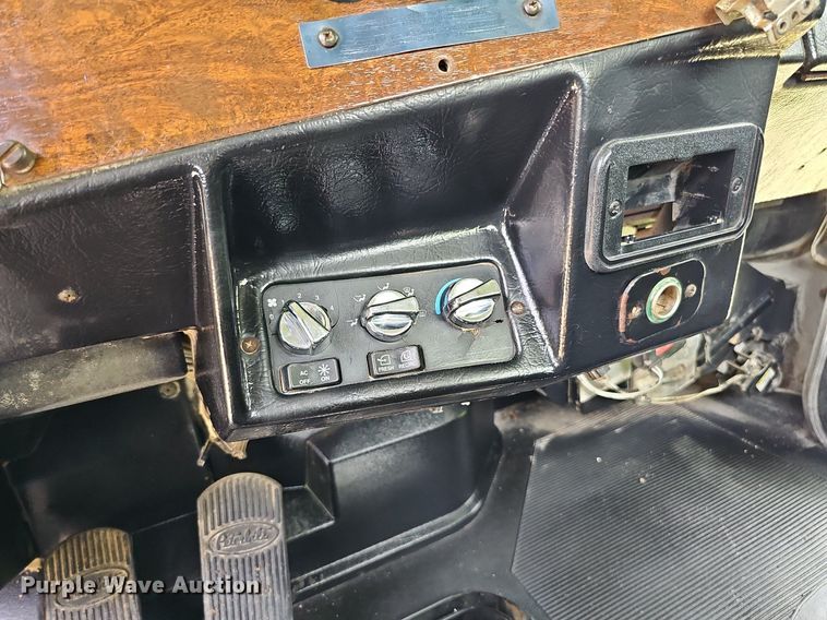 image for item DO2697 1996 Peterbilt 357  semi truck