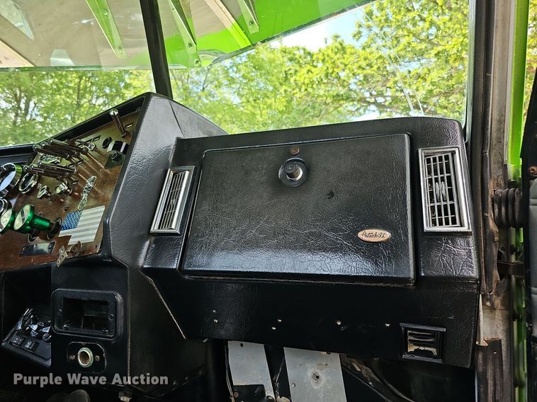 image for item DO2697 1996 Peterbilt 357  semi truck