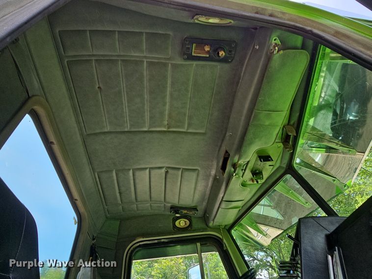 image for item DO2697 1996 Peterbilt 357  semi truck