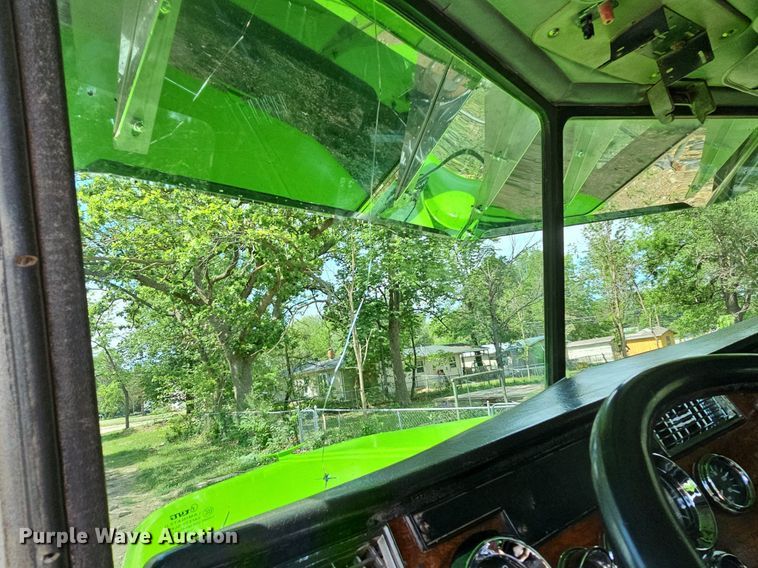 image for item DO2697 1996 Peterbilt 357  semi truck