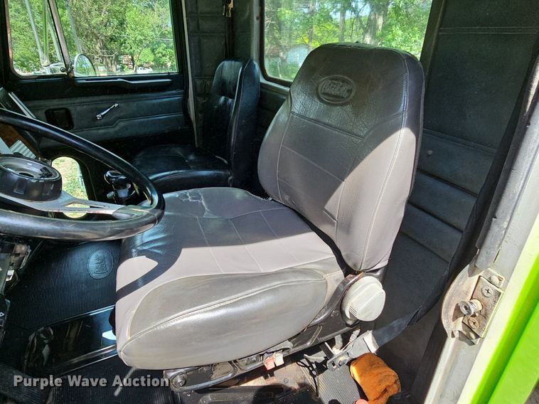 image for item DO2697 1996 Peterbilt 357  semi truck