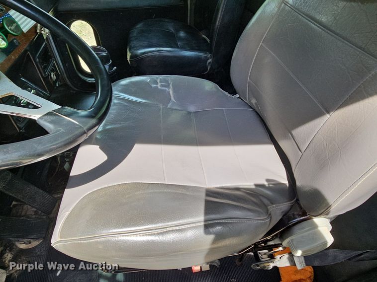 image for item DO2697 1996 Peterbilt 357  semi truck