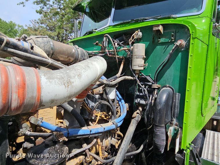 image for item DO2697 1996 Peterbilt 357  semi truck