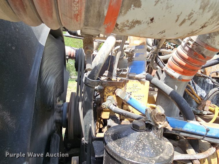 image for item DO2697 1996 Peterbilt 357  semi truck