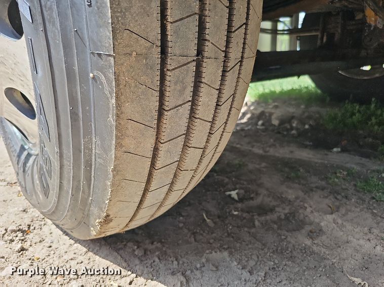 image for item DO2697 1996 Peterbilt 357  semi truck