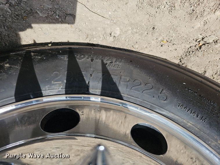 image for item DO2697 1996 Peterbilt 357  semi truck