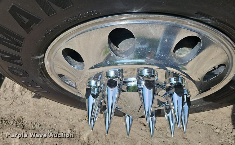 image for item DO2697 1996 Peterbilt 357  semi truck