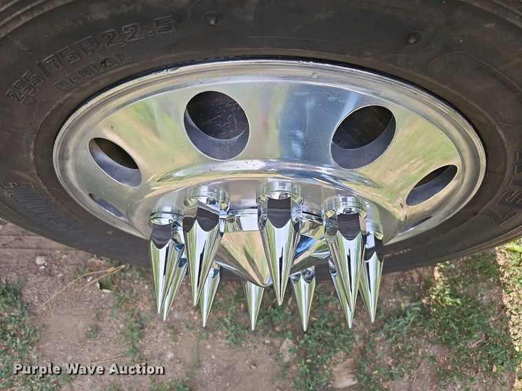 image for item DO2697 1996 Peterbilt 357  semi truck