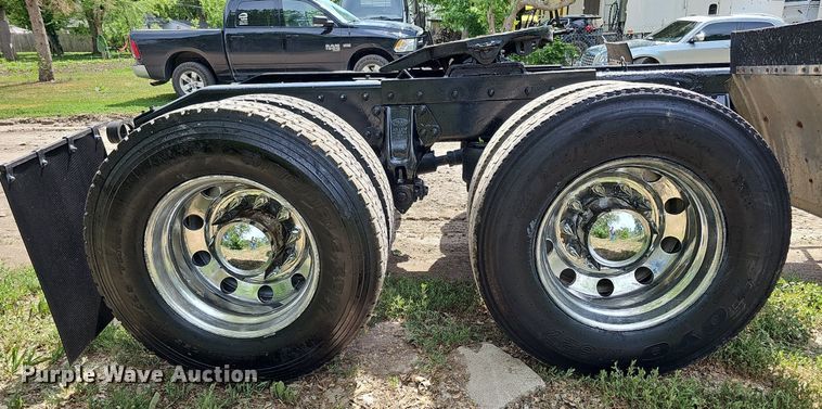 image for item DO2697 1996 Peterbilt 357  semi truck