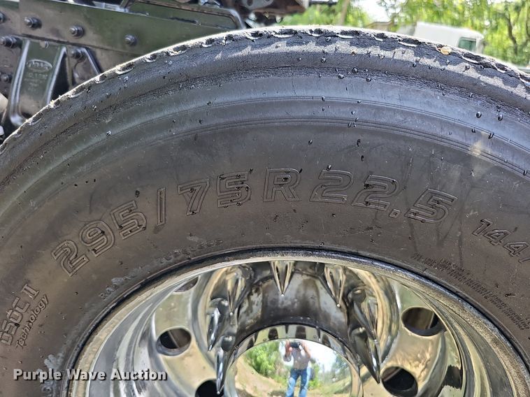 image for item DO2697 1996 Peterbilt 357  semi truck