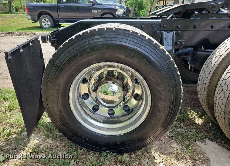 image for item DO2697 1996 Peterbilt 357  semi truck