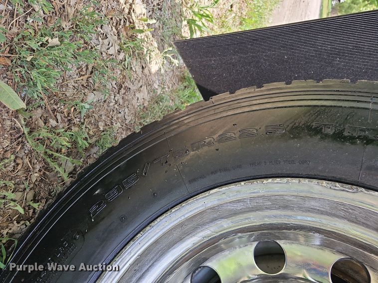 image for item DO2697 1996 Peterbilt 357  semi truck