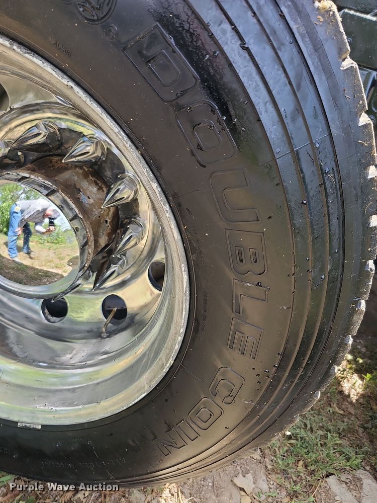 image for item DO2697 1996 Peterbilt 357  semi truck