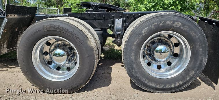 image for item DO2697 1996 Peterbilt 357  semi truck