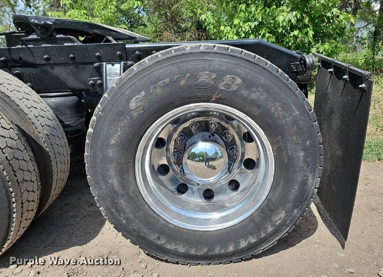 image for item DO2697 1996 Peterbilt 357  semi truck