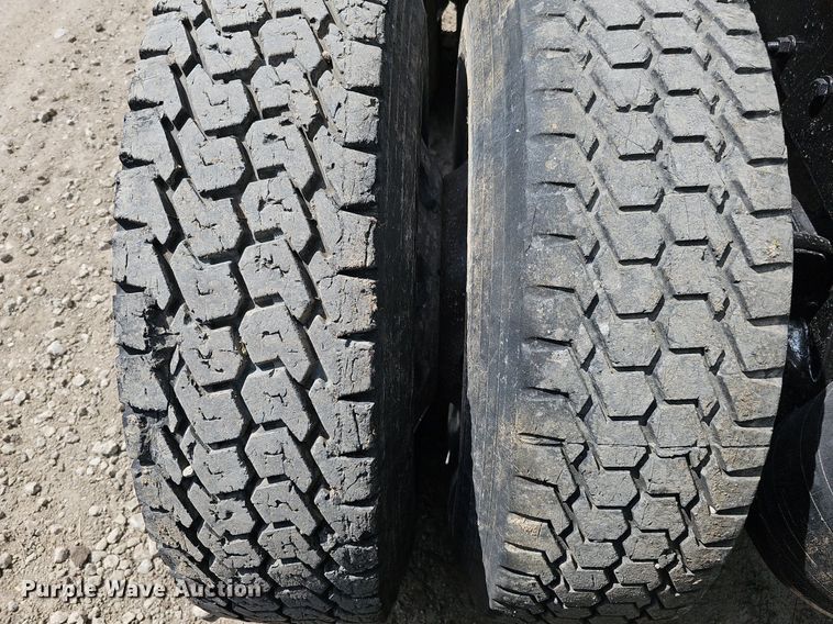 image for item DO2697 1996 Peterbilt 357  semi truck