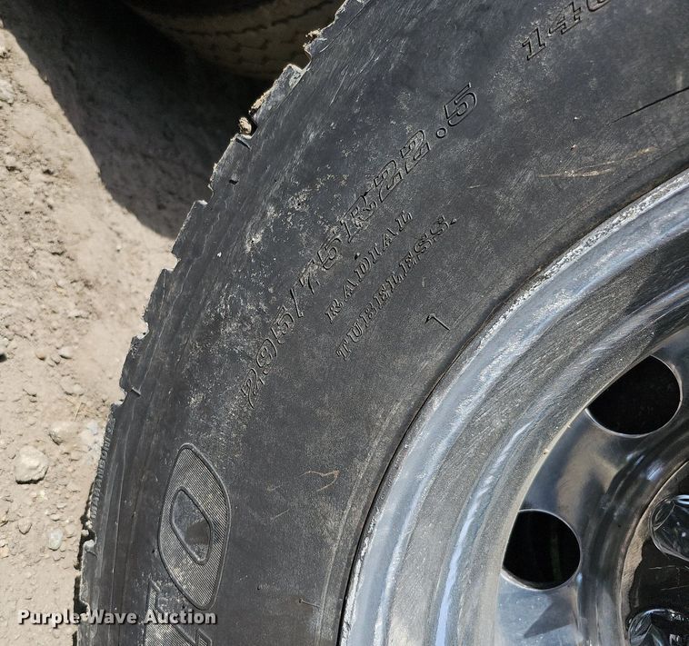 image for item DO2697 1996 Peterbilt 357  semi truck