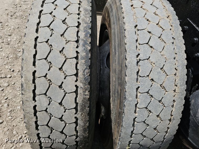 image for item DO2697 1996 Peterbilt 357  semi truck