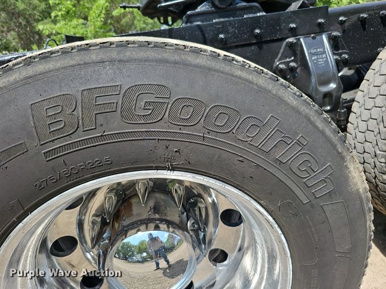 image for item DO2697 1996 Peterbilt 357  semi truck