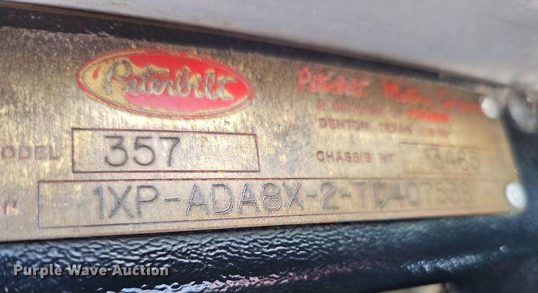 image for item DO2697 1996 Peterbilt 357  semi truck