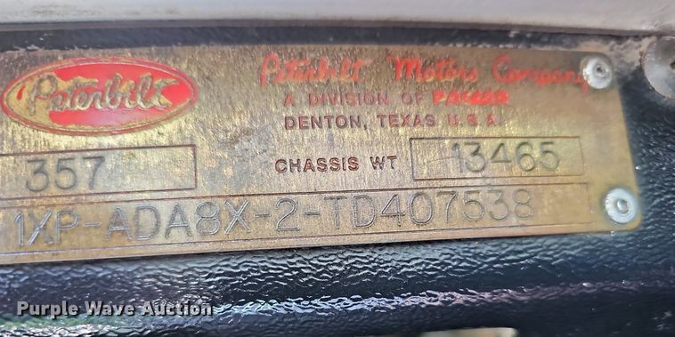 image for item DO2697 1996 Peterbilt 357  semi truck