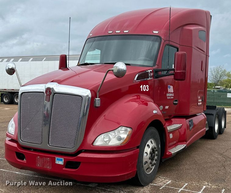 image for item DO4931 2014 Kenworth T680  semi truck