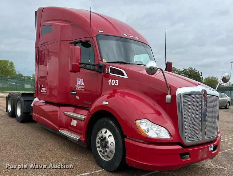 image for item DO4931 2014 Kenworth T680  semi truck