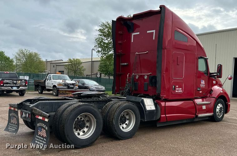 image for item DO4931 2014 Kenworth T680  semi truck