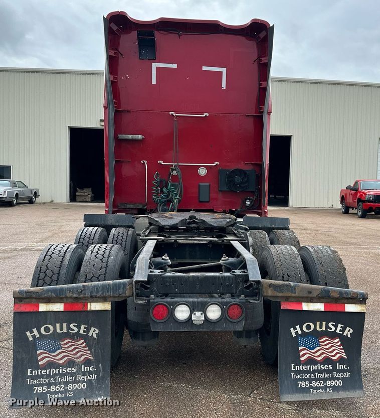 image for item DO4931 2014 Kenworth T680  semi truck