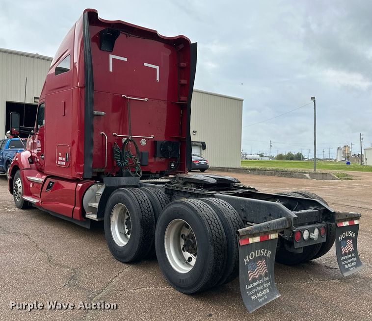 image for item DO4931 2014 Kenworth T680  semi truck