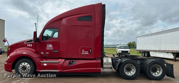 image for item DO4931 2014 Kenworth T680  semi truck