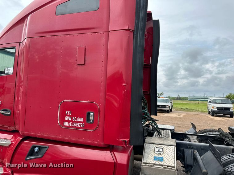 image for item DO4931 2014 Kenworth T680  semi truck