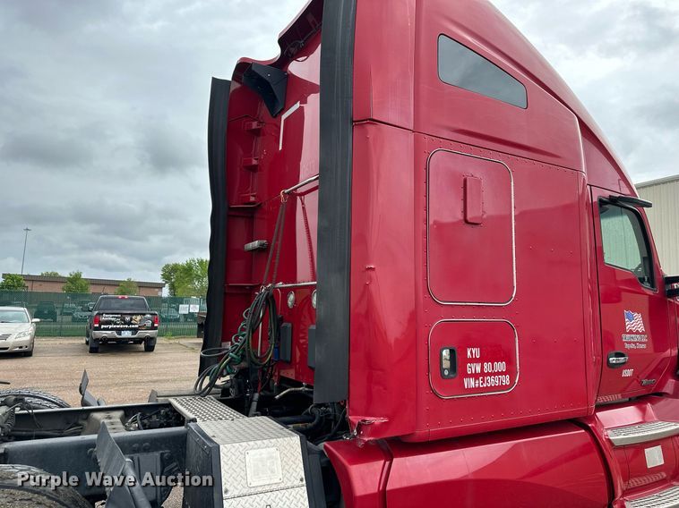image for item DO4931 2014 Kenworth T680  semi truck