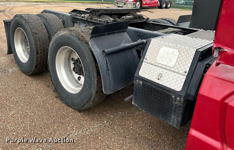 image for item DO4931 2014 Kenworth T680  semi truck