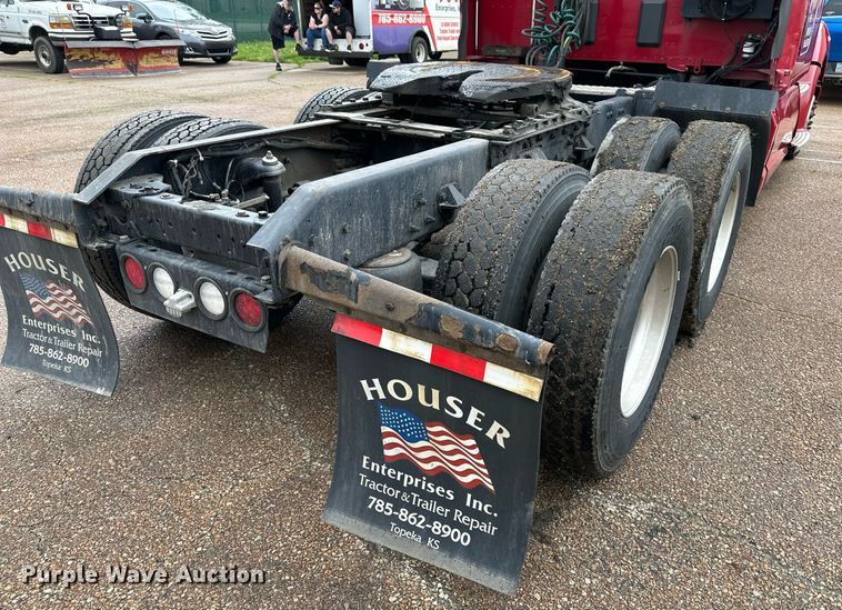 image for item DO4931 2014 Kenworth T680  semi truck