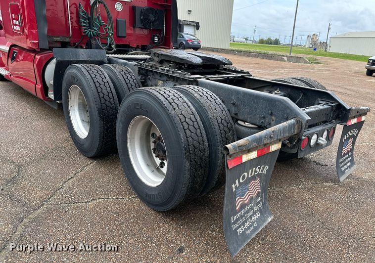 image for item DO4931 2014 Kenworth T680  semi truck