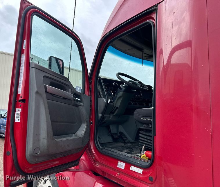 image for item DO4931 2014 Kenworth T680  semi truck