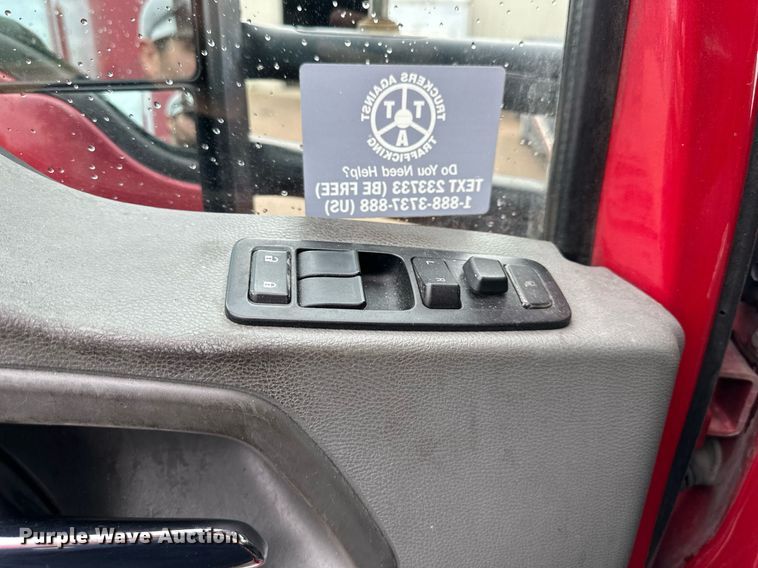 image for item DO4931 2014 Kenworth T680  semi truck