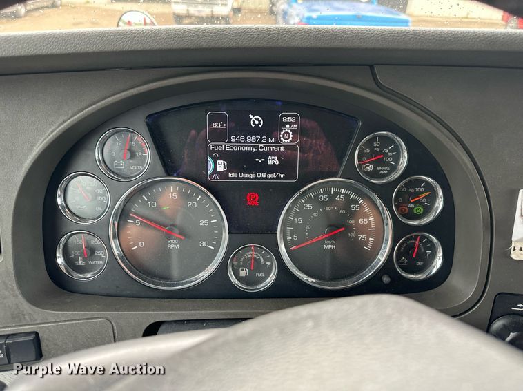 image for item DO4931 2014 Kenworth T680  semi truck