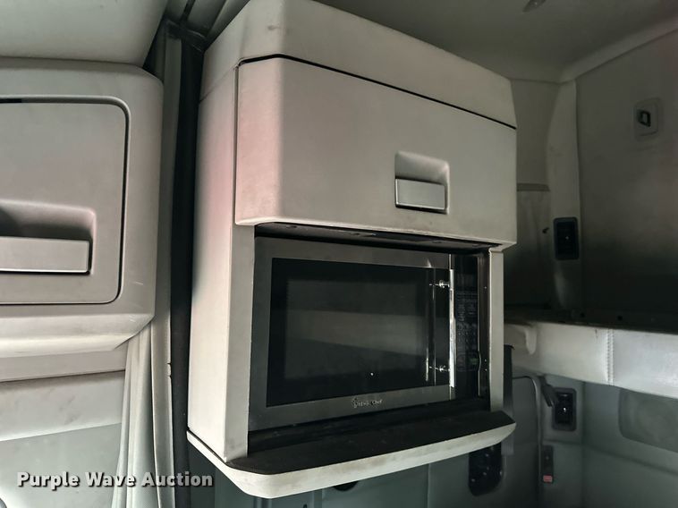 image for item DO4931 2014 Kenworth T680  semi truck