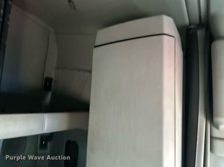 image for item DO4931 2014 Kenworth T680  semi truck