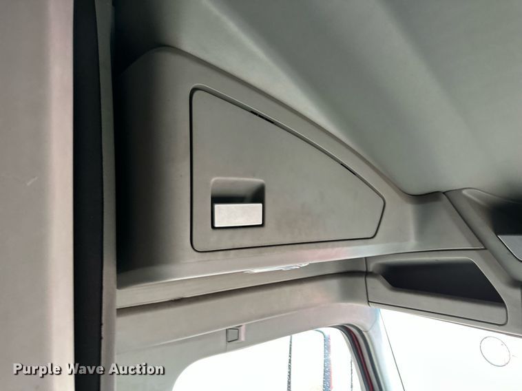 image for item DO4931 2014 Kenworth T680  semi truck