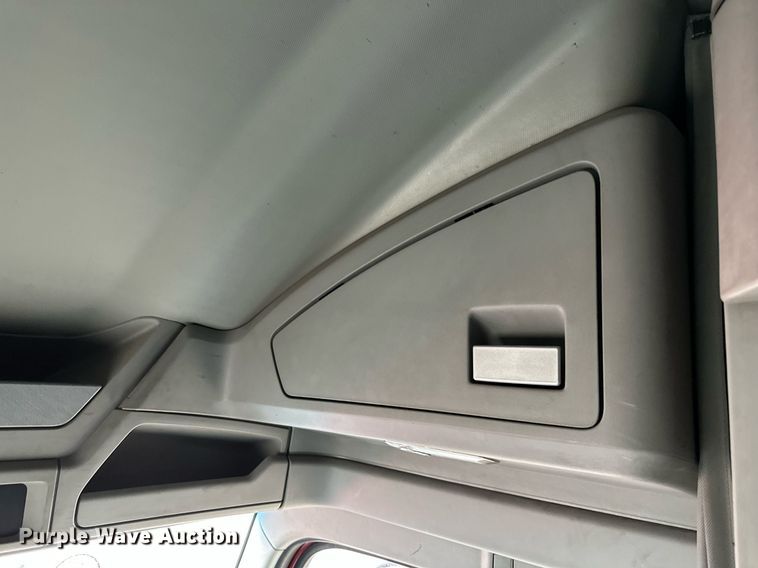 image for item DO4931 2014 Kenworth T680  semi truck