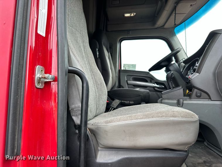 image for item DO4931 2014 Kenworth T680  semi truck