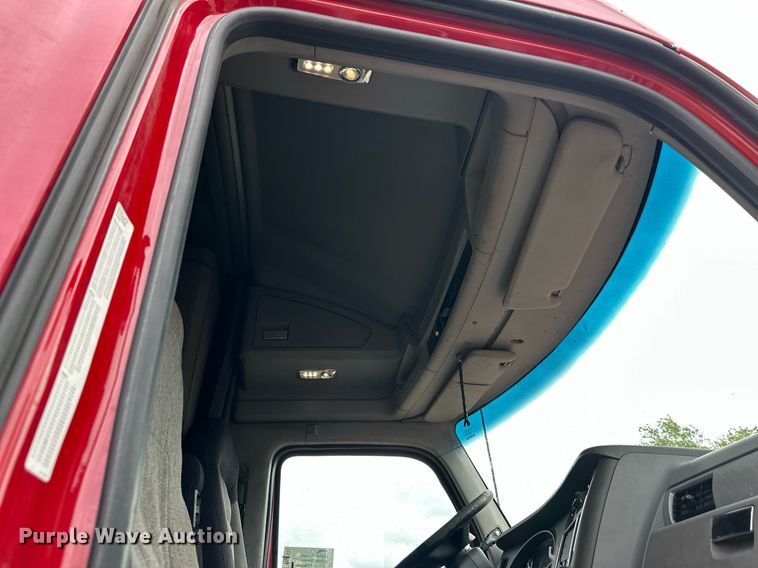 image for item DO4931 2014 Kenworth T680  semi truck