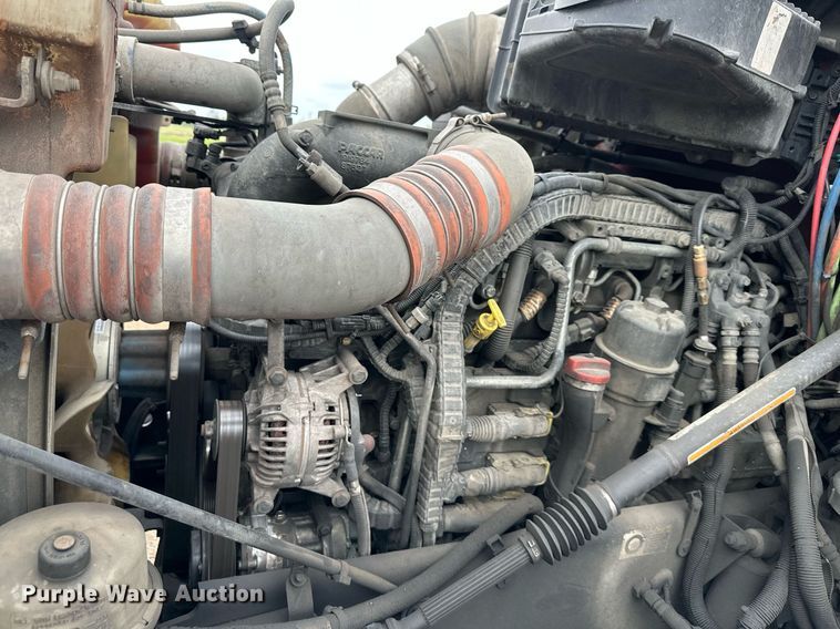 image for item DO4931 2014 Kenworth T680  semi truck