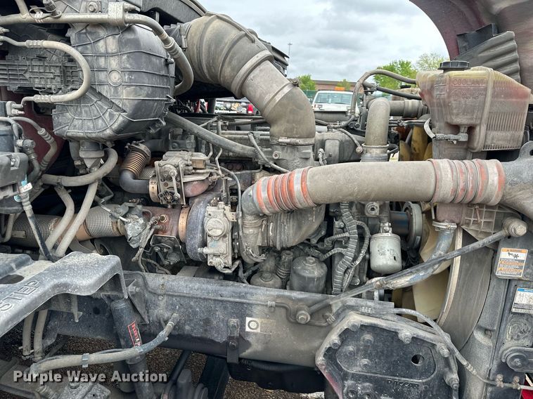 image for item DO4931 2014 Kenworth T680  semi truck