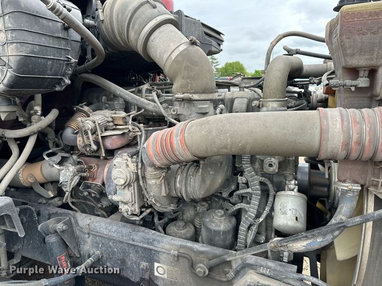 image for item DO4931 2014 Kenworth T680  semi truck