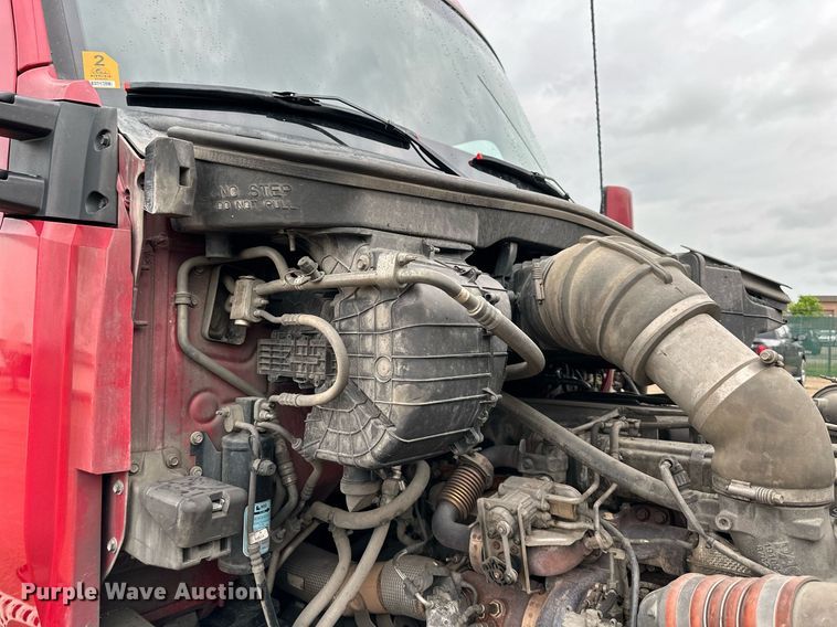 image for item DO4931 2014 Kenworth T680  semi truck